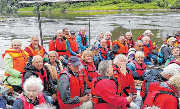 Read more about the article Mit dem Floß auf der Weser unterwegs