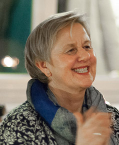Marianne Henne leitet Bewegungsangebote für Menschen mit Demenz und ihre Angehörigen in Minden: „Gemeinsam bewegen wir uns lieber…!“ und „Lust am Walken“