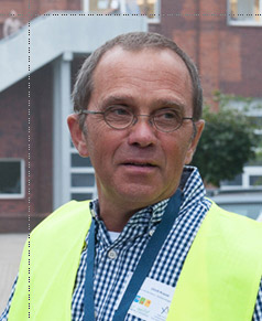 Ulrich Krause ist als Begleiter z.B. bei „Singen macht Spaß“ aktiv und bei vielen gruppenübergreifenden Aktivitäten dabei; Spezialist für Deko