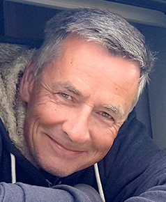 Lothar Möller ehemals pflegender Angehöriger; ist engagiert als Begleiter beim Angehörigenstammtisch Minden - Montagsgruppe und beim Angehörigen-Stammtisch Kinder, Schwiegerkinder und Enkel