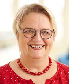 Doris Kaase leitet die Angehörigen-Stammtische, die Gruppen von Menschen mit Demenz: „Die Montagsfrauen“, der "Mittwochs-Treff" und weitere Gruppen wie z.B. „Singen macht Spaß“; bietet den Kurs an: „Diagnose Demenz – Kompaktinformationen für ein gutes Leben trotz Demenz"